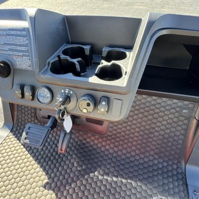 E-Z-Go 2027 EZGO Valor 4 Electric inferno red Thumbnail