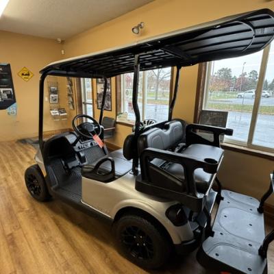 E-Z-Go 2027 EZGO Valor 4 Electric platinum Thumbnail